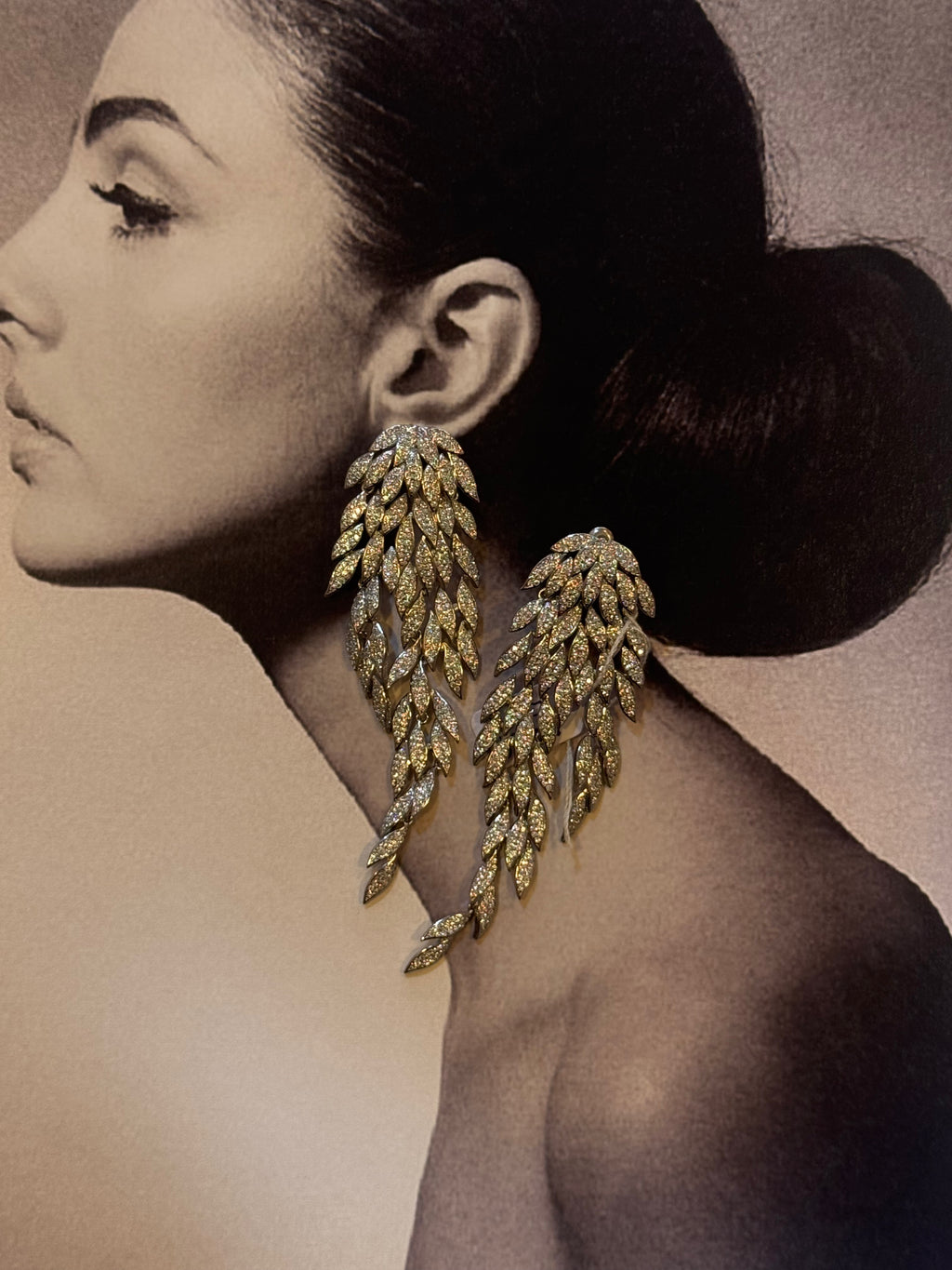 1990's leaf like pin earrings with sparkling Diamantine