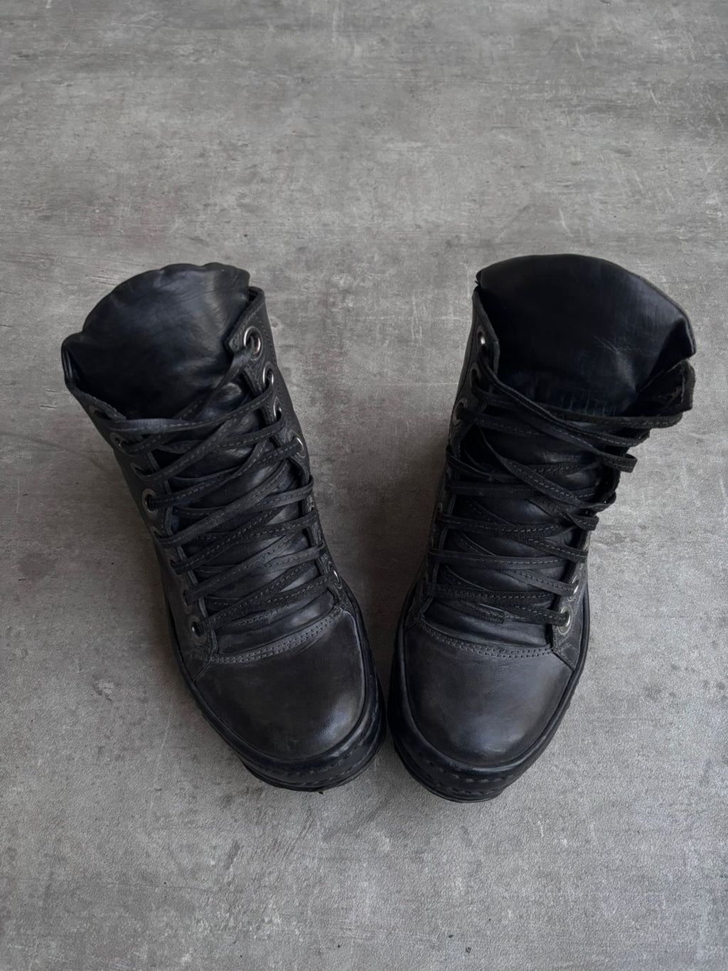 James kearns london Black horse leathers 8 holes sneaker Boots