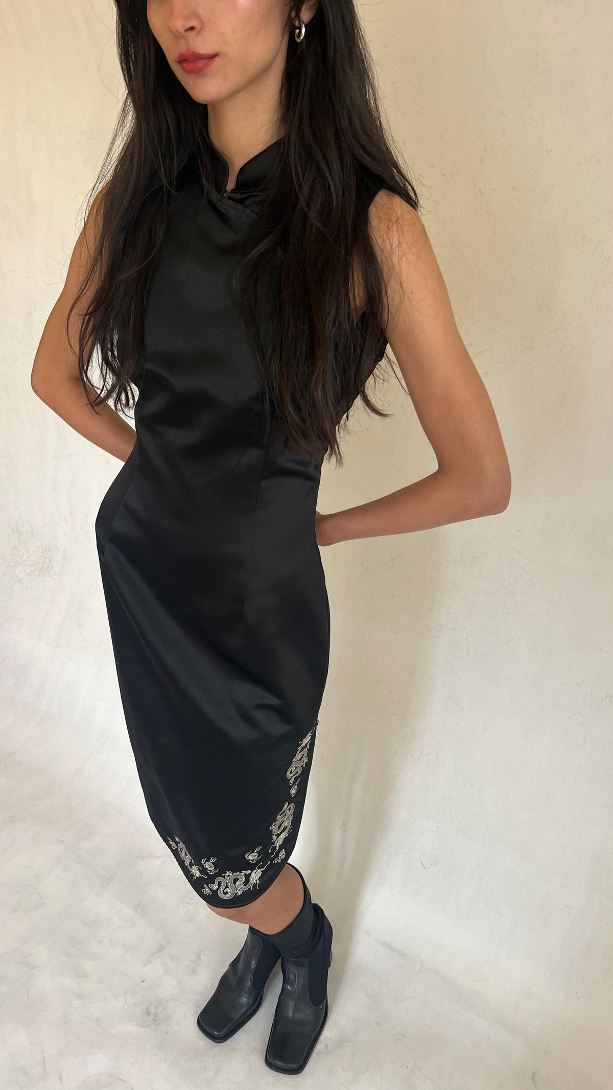 Cheongsam embroidered black dress
