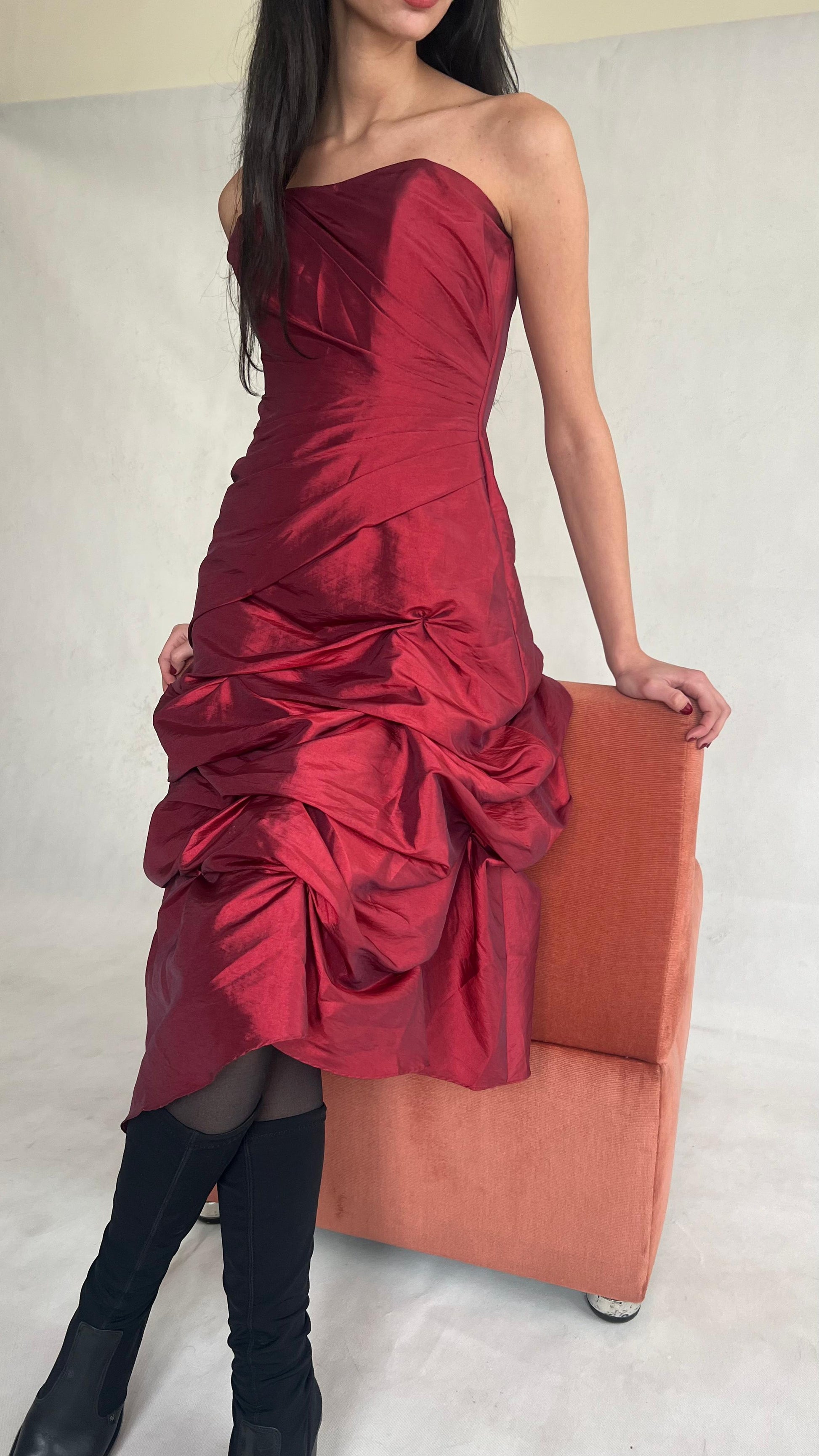 Y2k strapless burgendy gown