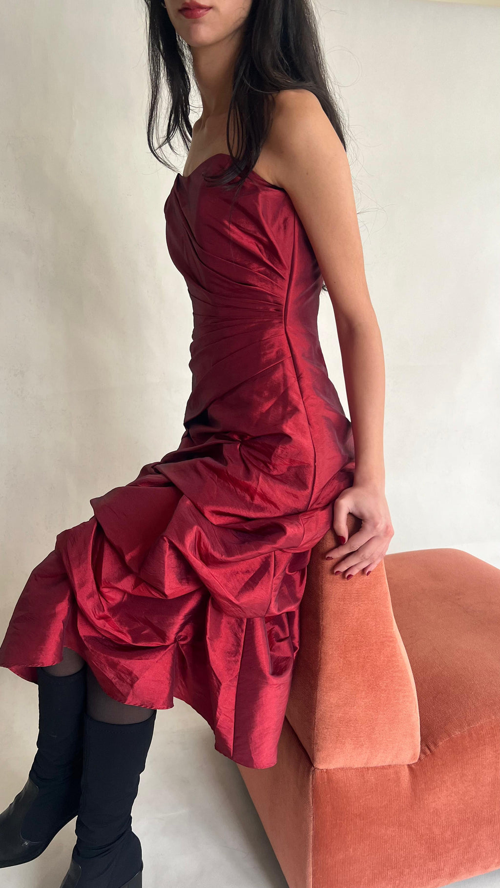 Y2k strapless burgendy gown